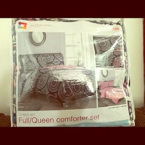 Full/Queen Comforter Set